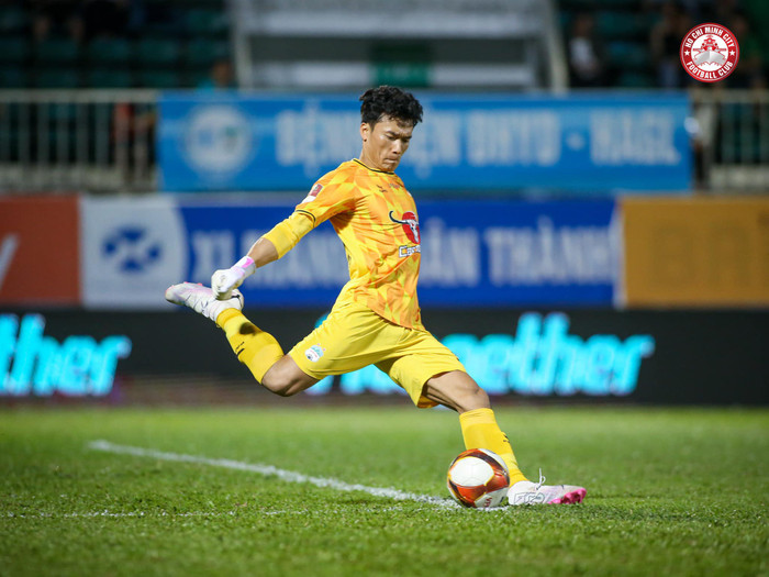 Thủ môn Bùi Tiến Dũng sẽ đối đầu với HAGL trong trận đấu tranh chức vô địch giải tứ hùng 2024. Ảnh: CLB TPHCM