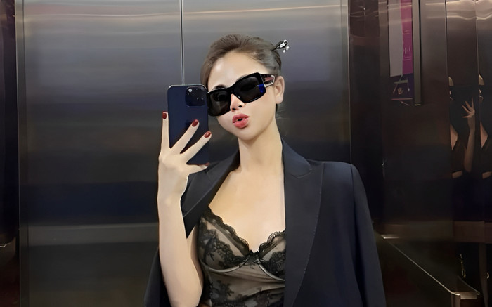 'Tình địch' Hồng Diễm diện đồ khoét sâu, khoe body nóng bỏng sau 1 lần sinh nở Ảnh 2