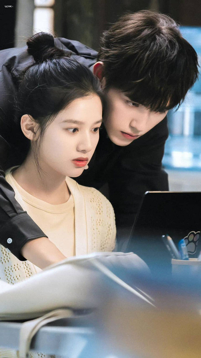 Thành công của Chiếc bật lửa và váy công chúa giúp Trương Tịnh Nghi và Trần Phi Vũ vụt sáng thành sao. 