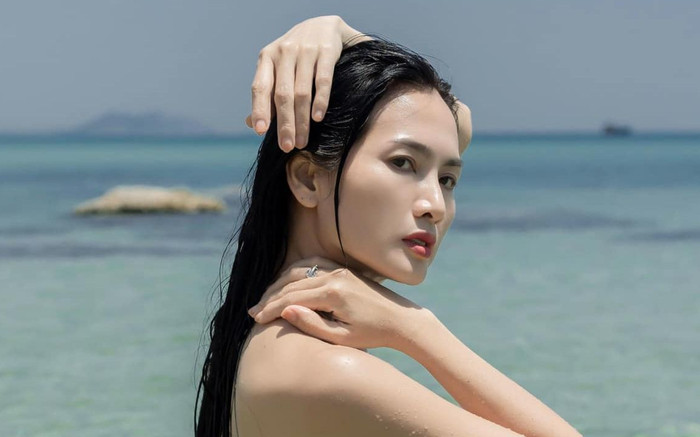 Siêu mẫu Anh Thư khoe 'tuyết lê' nét căng ở biển Ảnh 2