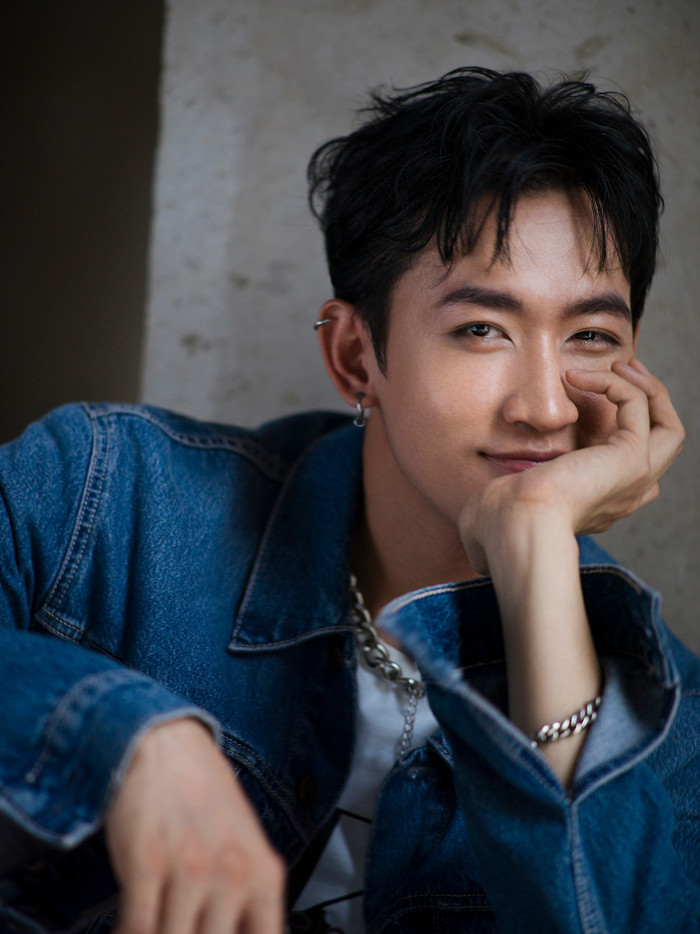 'Chồng' của Thuý Ngân sở hữu vẻ ngoài điển trai, phong độ cùng gu thời trang trẻ trung. 