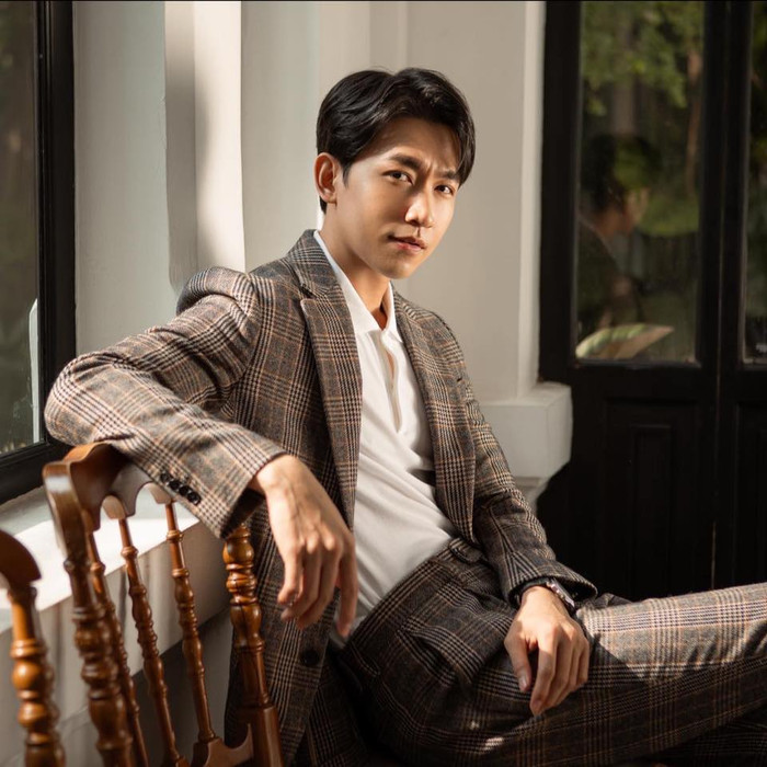 Trên mạng xã hội, diễn viên Võ Cảnh khiến hội chị em 'đứng ngồi không yên' vì không hề kém cạnh mỹ nam Hàn Quốc nào. 