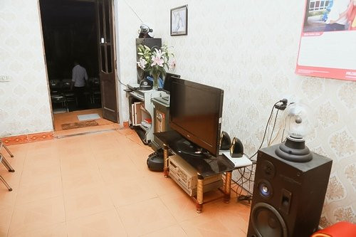 Phòng khách của căn nhà tại thời điểm năm 2016 nhưng hiện tại không khác là mấy