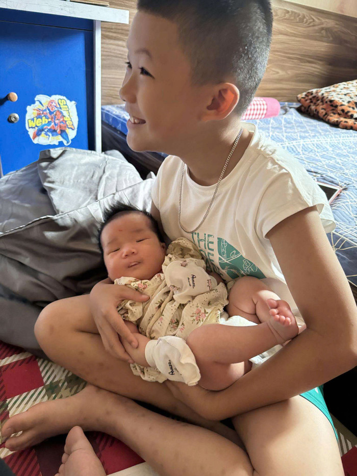 Bạn gái hạnh phúc tiết lộ chuyện có thêm con trai sau khi chuyển về sống chung với Hiệp Gà Ảnh 2