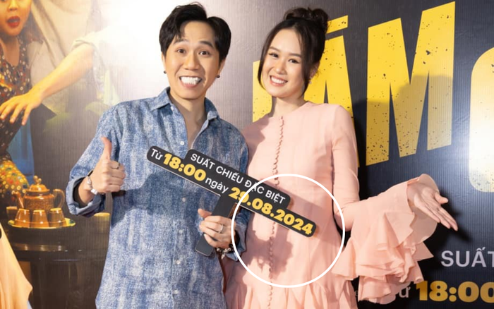 Vợ Anh Đức lộ rõ vòng hai nhô lên khi mặc đồ ôm sát. Ảnh: FBNV