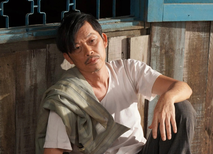 Hoài Linh diễn xuất ấn tượng, 'gánh' kịch bản dông dài của Làm Giàu Với Ma.