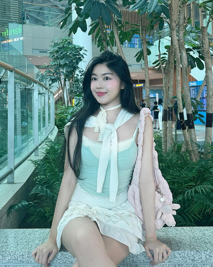 Nhan sắc trong trẻo, chuẩn 'thần tiên tỷ tỷ' của con gái MC Quyền Linh ở tuổi 18.