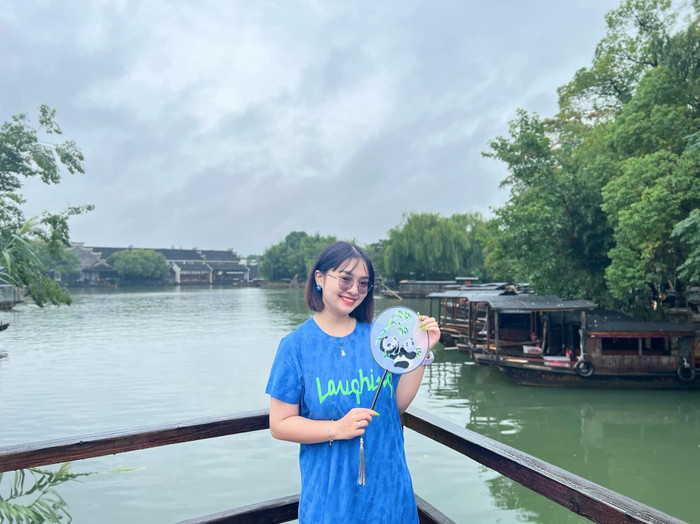 Thiện Nhân luôn cười tươi mỗi khi chụp ảnh. Ảnh: FBNV