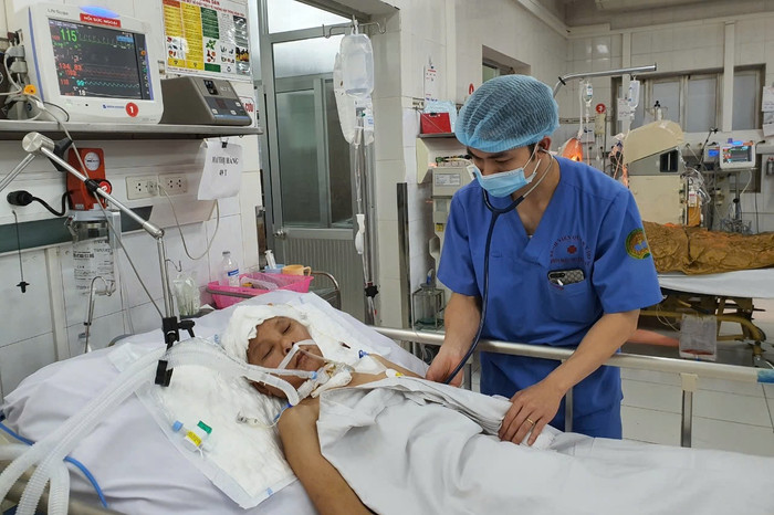 Hình ảnh bà Hằng nhập viện sau vụ tai nạn 3 năm về trước