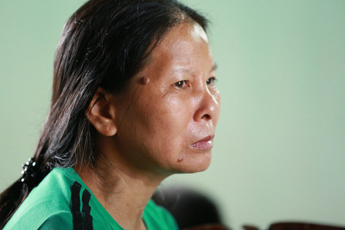 Ánh mắt thất thần của người phụ nữ số khổ