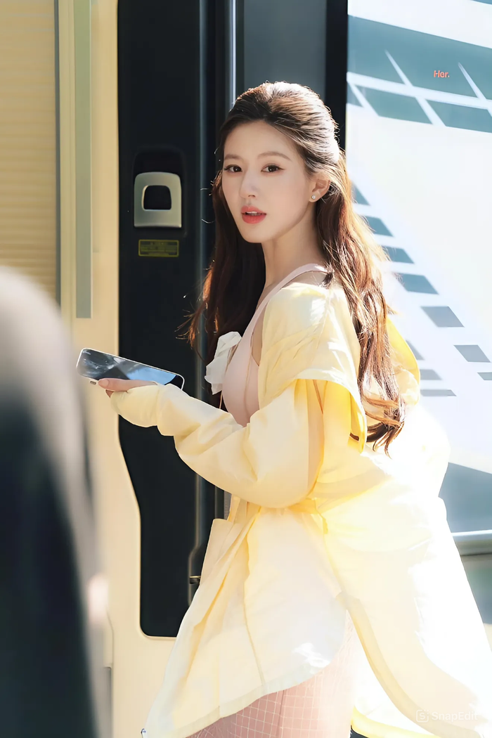 Triệu Lộ Tư biết cách 'hô biến' những món đồ từ vài trăm nghìn sang chảnh như hàng hiệu xa xỉ.