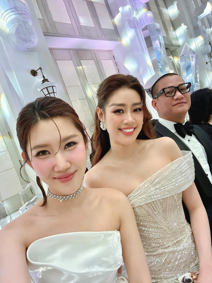 Cặp đôi thoải mái xuất hiện trước truyền thông.