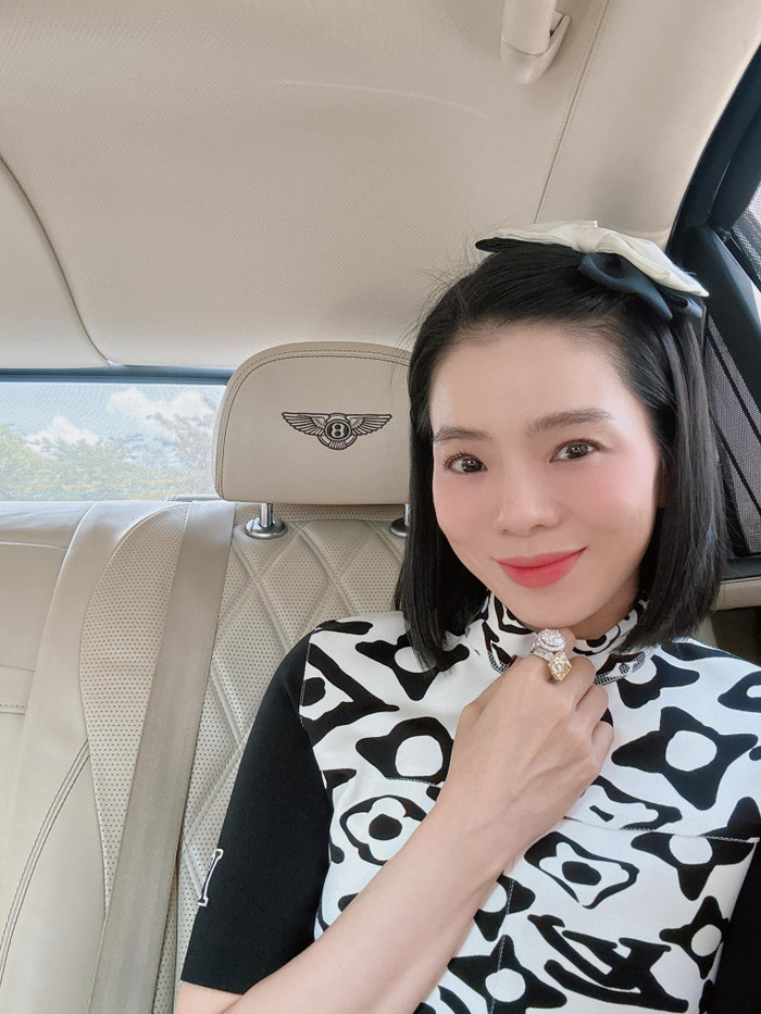 Lệ Quyên chửi nhau cực căng với dân mạng Ảnh 1