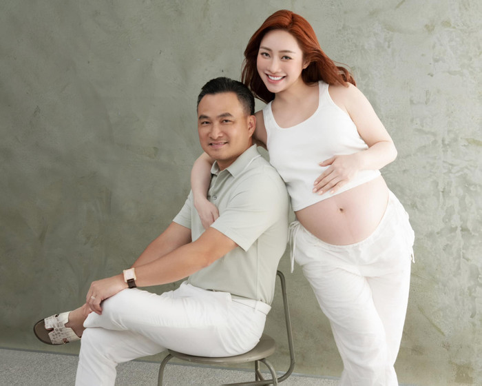 Chi Bảo đồng hành cùng vợ suốt hành trình thai kì.