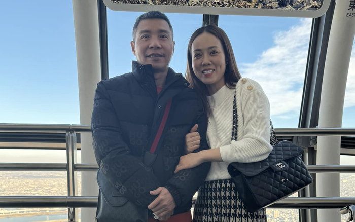 Vợ chồng NSND Công Lý thường xuyên đi ra ngoài. Ảnh: FBNV