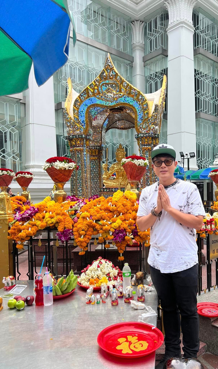 Gần đây, Hòa Hiệp có chuyến du lịch Thái Lan cùng bạn bè, người thân.