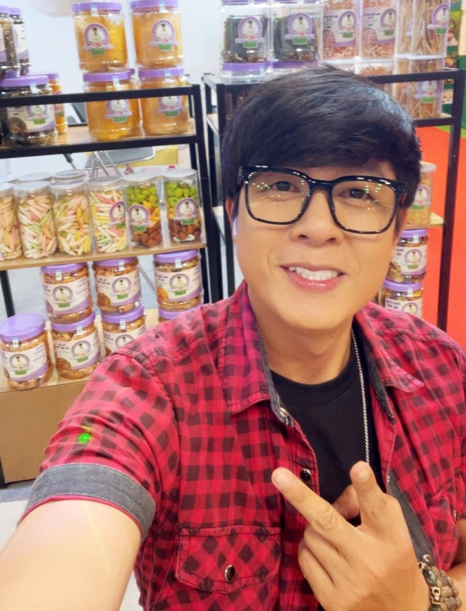 Hòa Hiệp hiện chủ yếu tập trung kinh doanh online, ít đóng phim so với trước đây. 