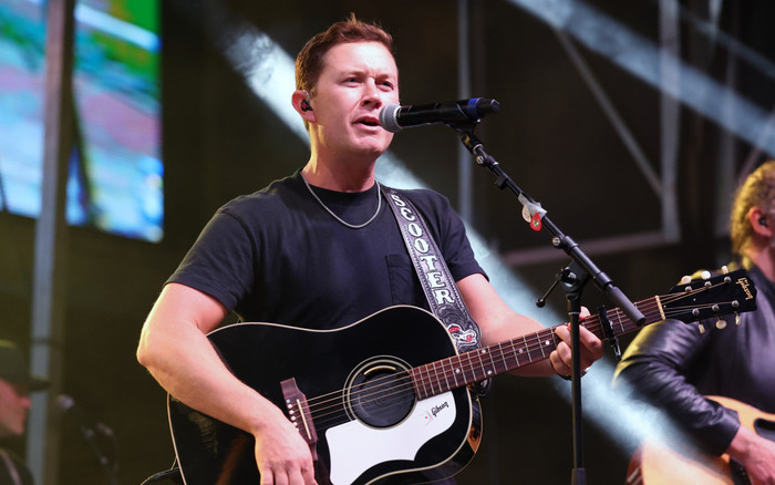 Nam ca sĩ dừng biểu diễn khi một khán giả bị hành hung Ảnh 2