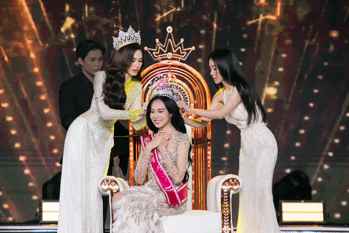 Huỳnh Thị Thanh Thủy sinh năm 2002, đăng quang Hoa hậu Việt Nam 2022. Cô cao 1m75, sở hữu tỉ lệ cơ thể 80-63-94 cm, đến từ Đà Nẵng, từng là sinh viên của Đại học Ngoại ngữ (Đại học Đà Nẵng). Hiện tại, người đẹp chuyển việc học vào TP. HCM để thuận tiện lịch trình. Trong gần 2 năm đương nhiệm, Thanh Thủy tích cực tham gia các hoạt động nghệ thuật cũng như các hoạt động vì cộng đồng, cô tham gia vào nhiều dự án nhằm giúp đỡ những mảnh đời khó khăn.