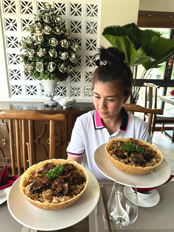 Diễn viên Kim thư bức xúc vì có người mạo danh thương hiệu nhà hàng của cô, bị khách nhắn tin mắng vì đặt nhầm chỗ.