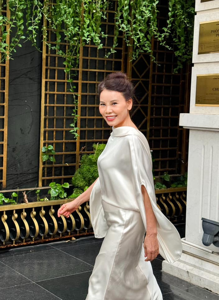 Ở tuổi U70, bà Ngọc Hương sống lạc quan, trẻ trung và vui vầy bên con cháu.