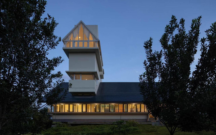 Độc lạ: Ngôi nhà 'mọc' trên mái nhà, ai nhìn thấy cũng tò mò vì quá đẹp mắt Ảnh 2