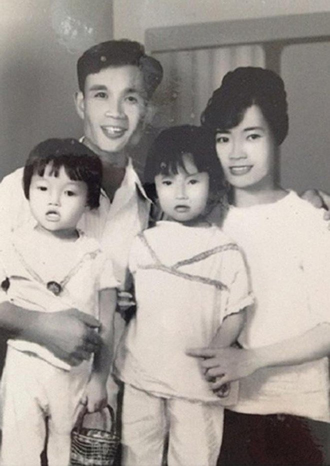 Trước đây, Vân Dung cũng từng chia sẻ những tấm hình xưa cũ bên bố mẹ.