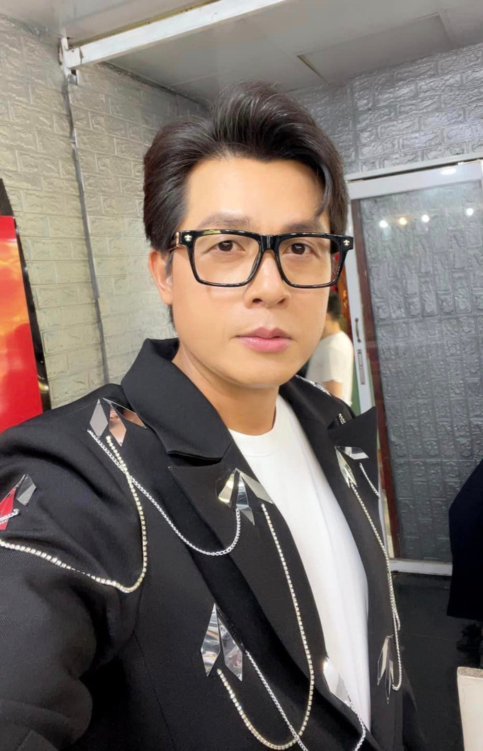 Showbiz 29/8: Diễn viên Hoà Hiệp đã xốc lại tinh thần để tiếp tục làm việc. Ảnh: FBNV