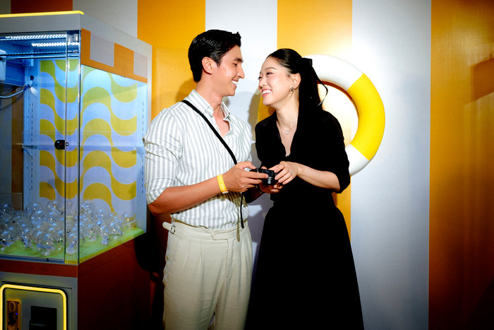 Bình An và Phương Nga cười tít mắt tại sự kiện.