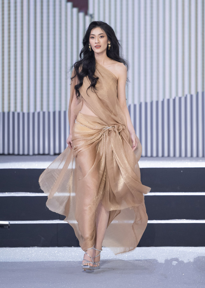 Màn trình diễn của cô tại sân khấu hoa hậu. 