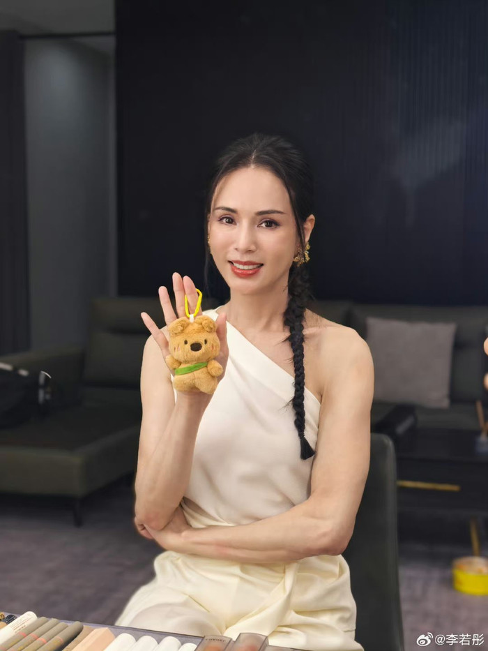 Hình ảnh mới nhất của Lý Nhược Đồng. Ảnh: FBNV