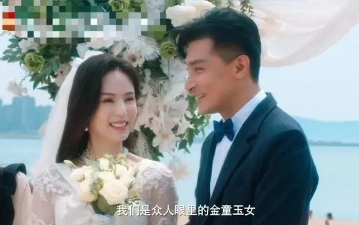 Lý Nhược Đồng đẹp rạng ngời, nở nụ cười hạnh phúc khi khoác lên mình bộ váy cưới trắng tinh khôi. Ảnh: Sưu tầm