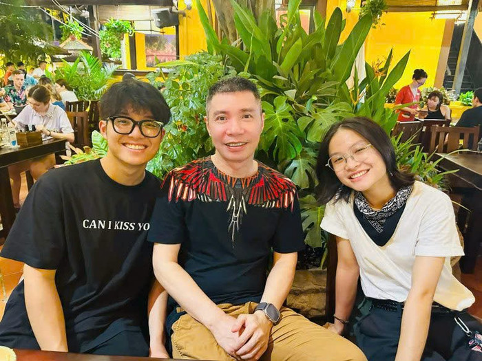 NSND Công Lý và 2 con.