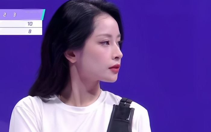 Chi Pu thần thái khi bắn cung Ảnh 2