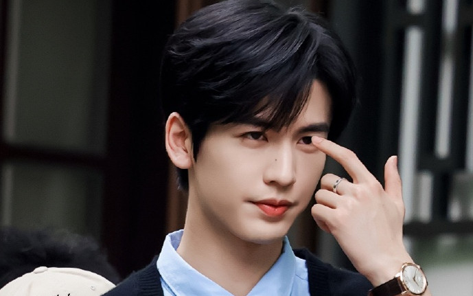 Trương Lăng Hách hội ngộ 'Búp bê cổ trang': Nhan sắc nhà gái đè bẹp Bạch Lộc Ảnh 2