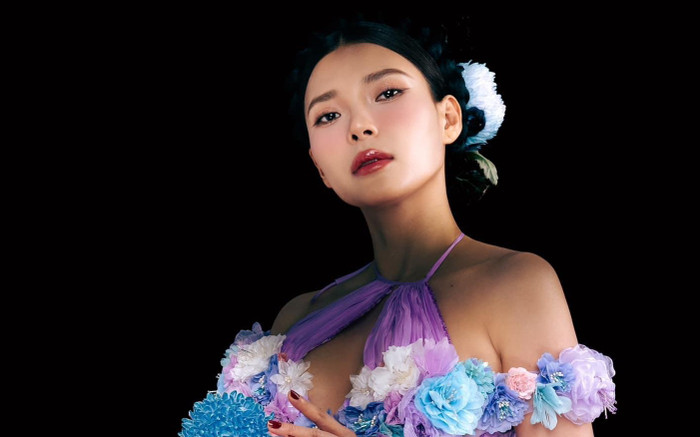 Thuý Diễm mặc áo yếm khoe đôi gò bồng đảo căng tràn Ảnh 2