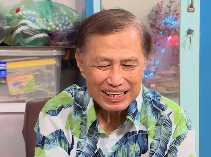 Nam nghệ sĩ hiện sống một mình, thường xuyên đi biểu diễn. 