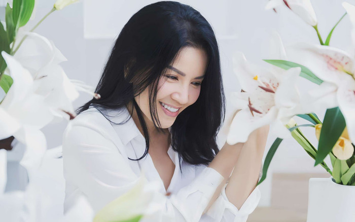 Nhan sắc của Ngọc Trinh khiến nam diễn viên tấm tắc khen như 19 tuổi Ảnh 2