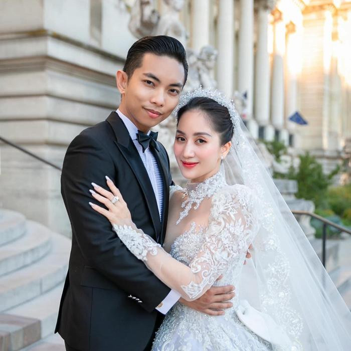 Khánh Thi và Phan Hiển có hơn một thập kỷ gắn bó khiến nhiều người ngưỡng mộ.