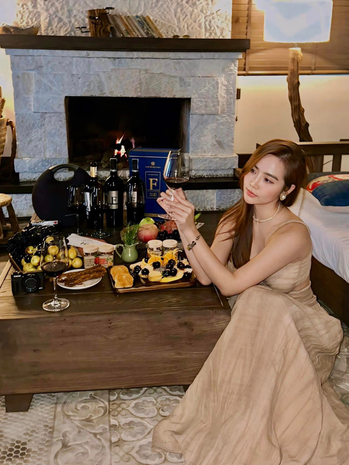 Huyền Lizzie gây sốt với bộ ảnh mới