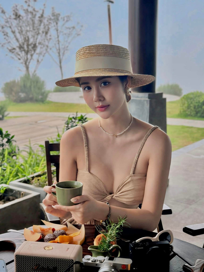 Huyền Lizzie xinh đẹp, quyến rũ ở tuổi 34