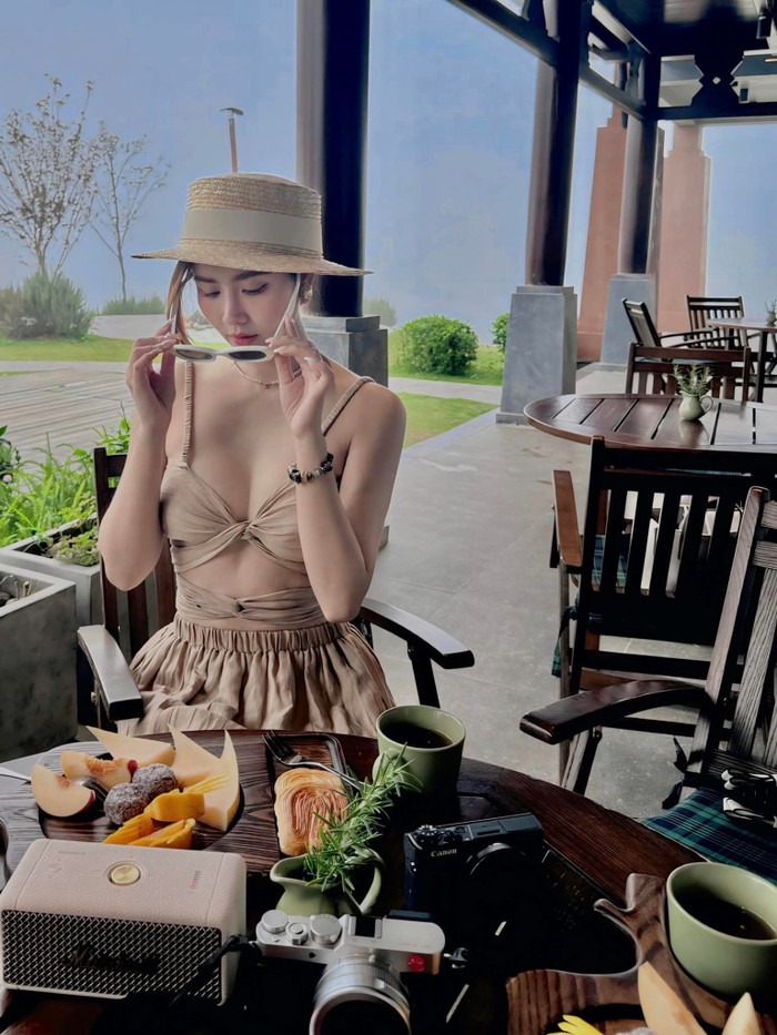 Huyền Lizzie khoe vẻ đẹp căng tràn, tiết lộ chuyện lấy chồng ở tuổi 34 Ảnh 1