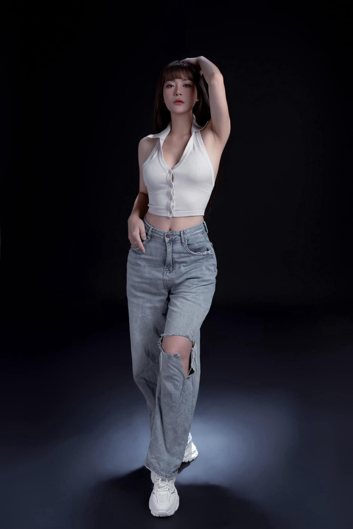 Thanh Hương khoe đường cong bỏng mắt