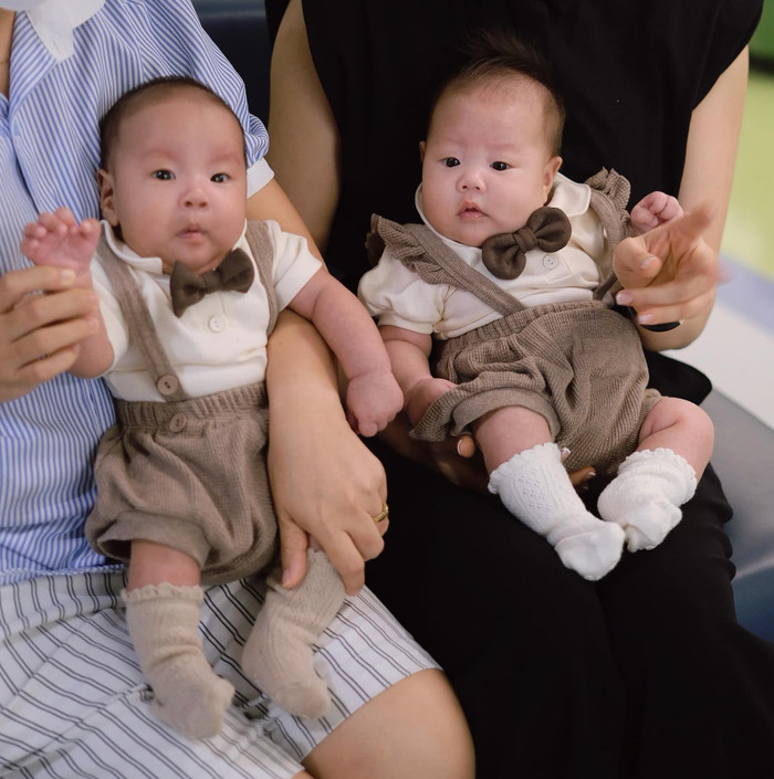 Hai nhóc tỳ nhà Phương Oanh - Shark Bình luôn được bố mẹ đầu tư thời trang đồng điệu.