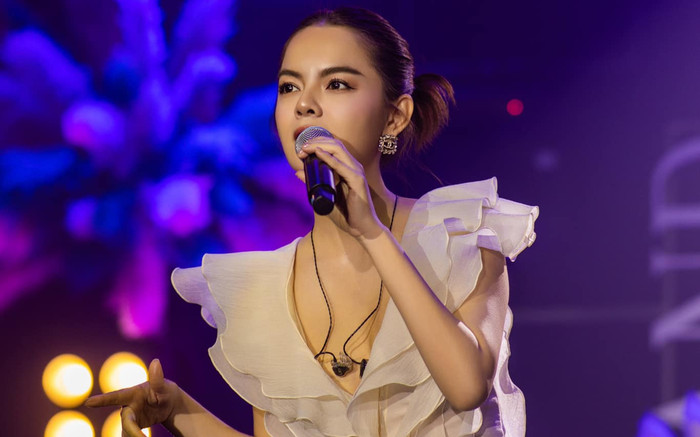 Ca khúc Phạm Quỳnh Anh rất ít hát trên sân khấu vì sợ... vận vào người Ảnh 2