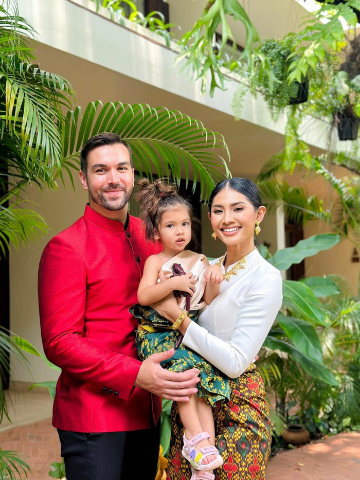 Davin Prasath tham dự Miss Universe 2024 ở độ tuổi 33, có con gái đầu lòng. 