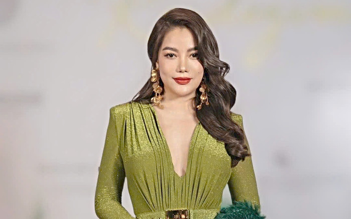 Trương Ngọc Ánh chuộng mẫu váy khoét sâu khoe vòng một Ảnh 2