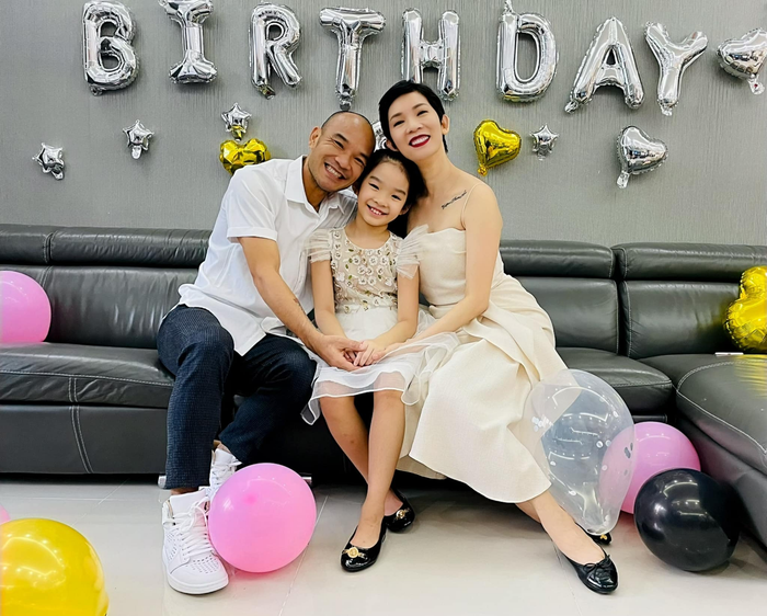 Gia đình nhỏ vô cùng hạnh phúc của cựu siêu mẫu. 