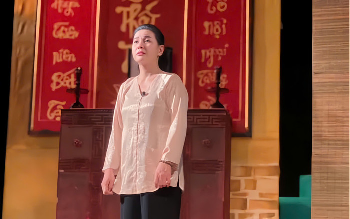 Cát Phượng luôn giữ tinh thần làm việc chuyên nghiệp, chỉn chu xuyên suốt nhiều năm hoạt động nghệ thuật. Ảnh: FBNV