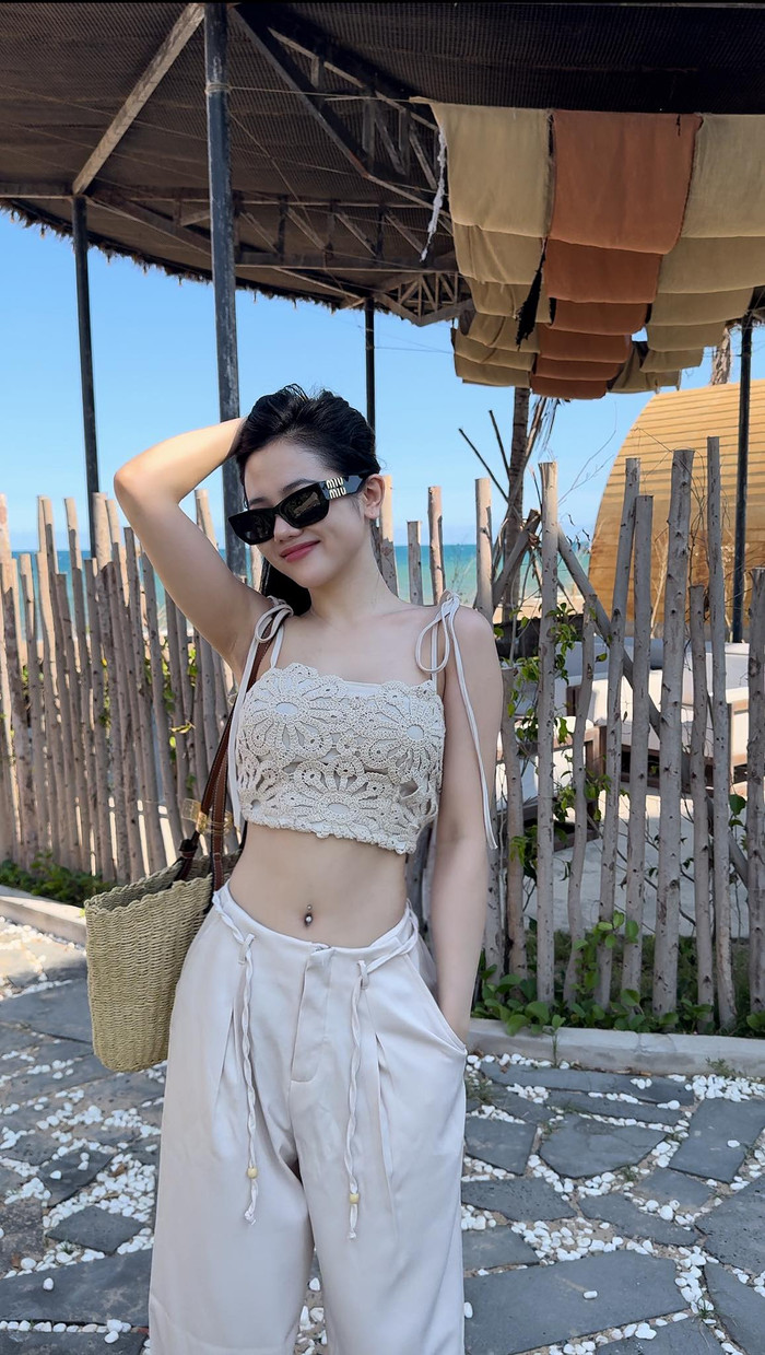 Sắc vóc nóng bỏng của Ý Nhi. Trên mạng xã hội, cô nàng cũng là một trong những mỹ nhân nhận được lượng người theo dõi lớn.